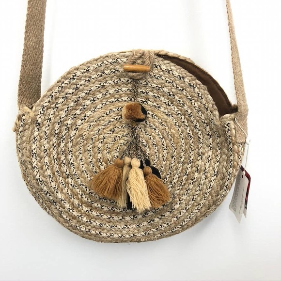 America & Beyond Tassel Circle Straw Crossbody Bag - Picture 2 of 9